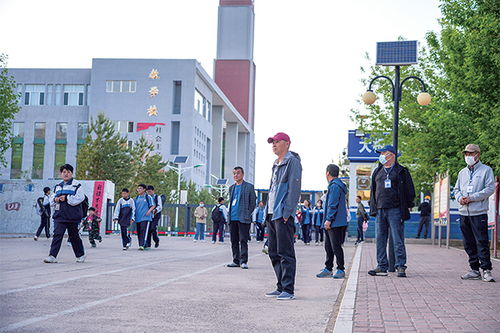 湖北回应学校附近发生事故，保障师生安全，维护校园安宁